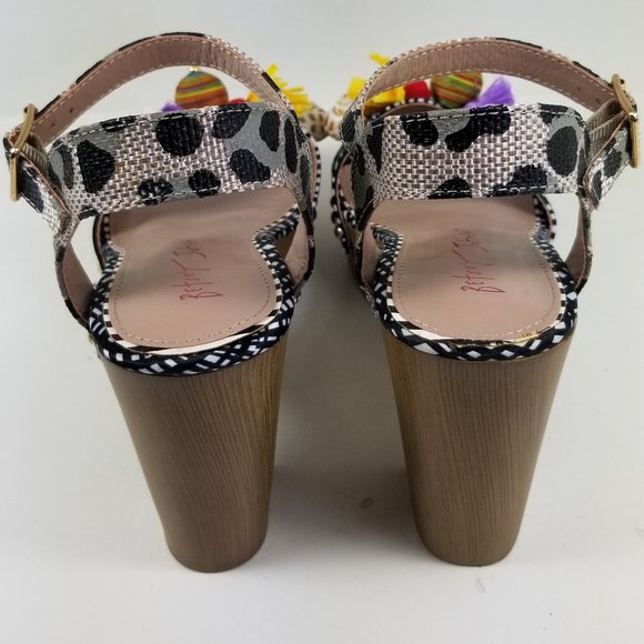 Betsey Johnson Jillie Black white multi color with shells floor sample new